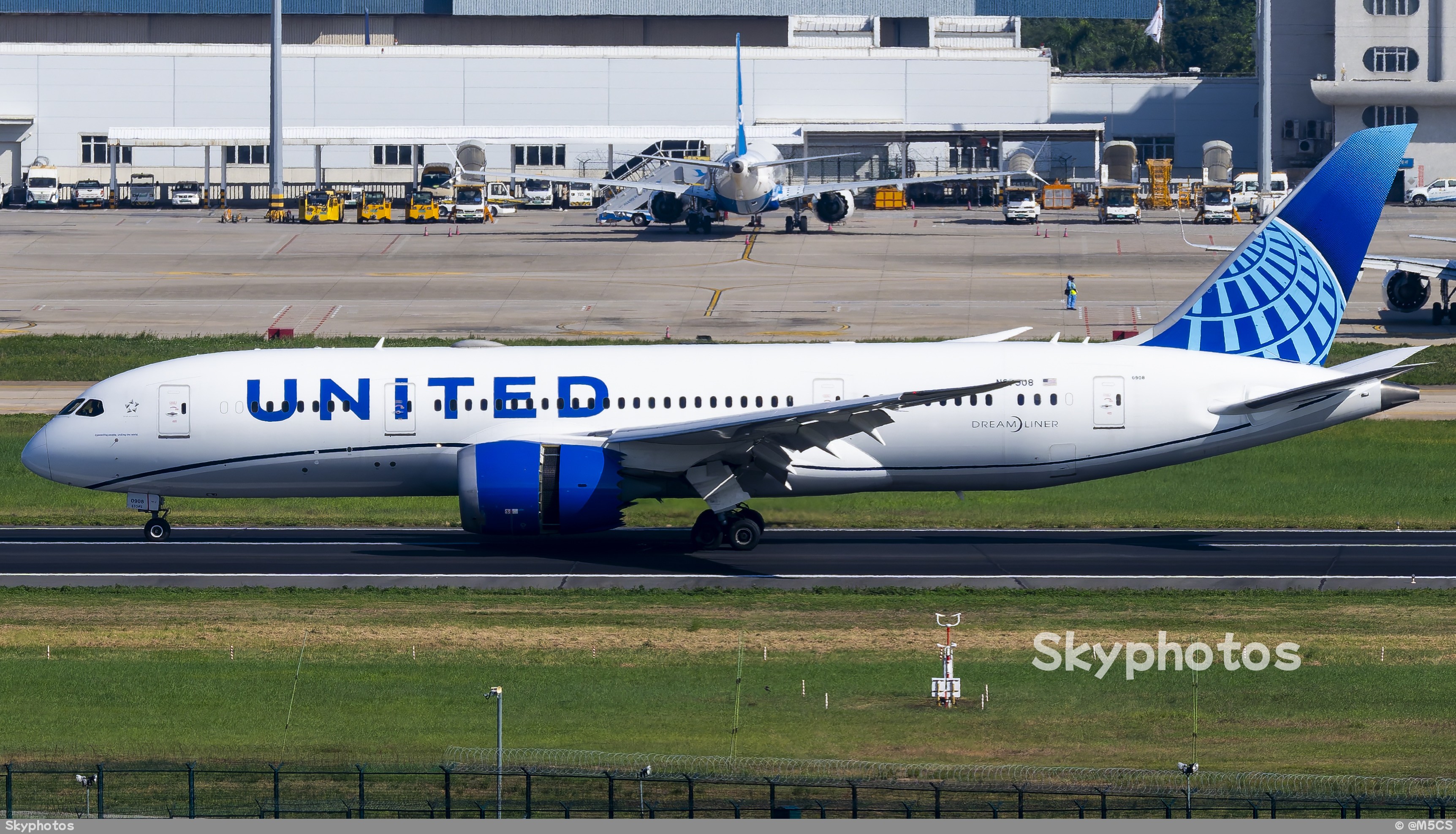 United Airlines Inc Boeing 787-8