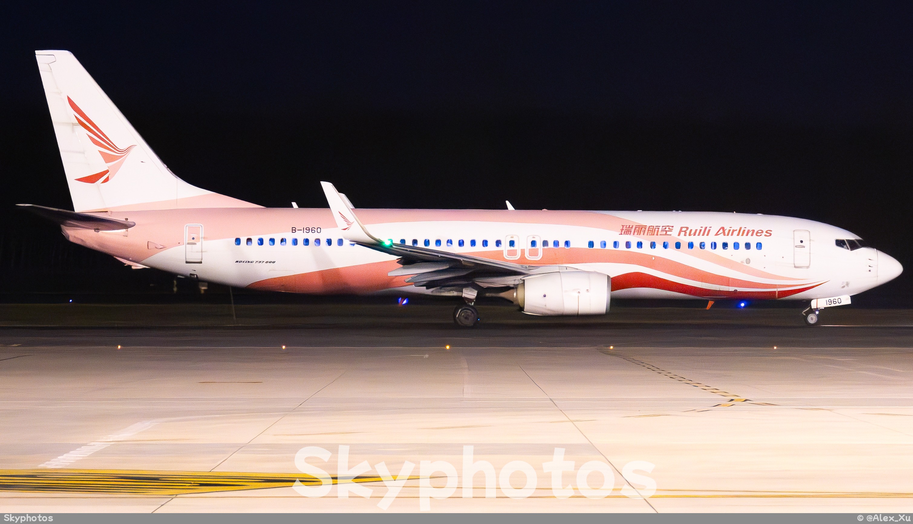 瑞丽航空 B737-86J(WL)