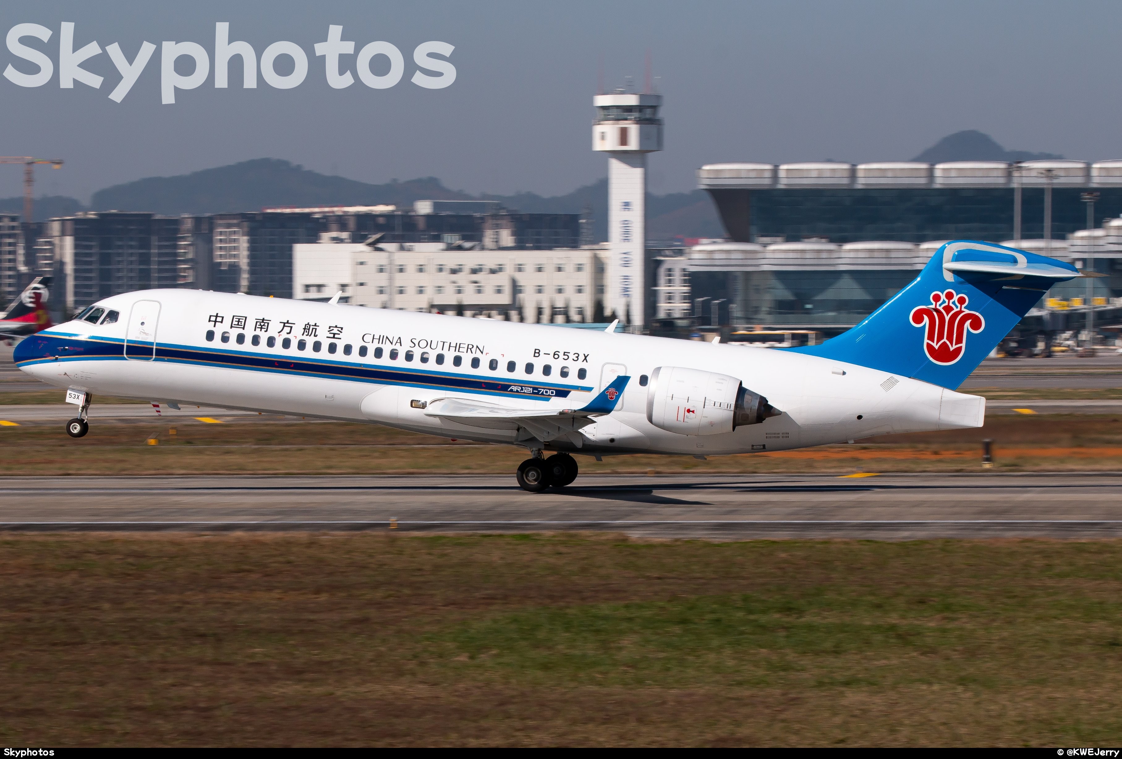 中国南方航空 ARJ21-700