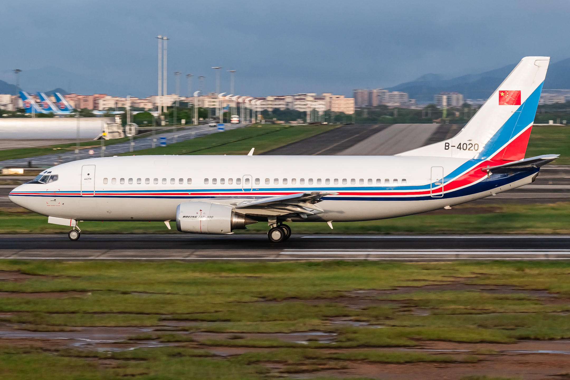 中国人民解放军空军 Boeing 737-34N