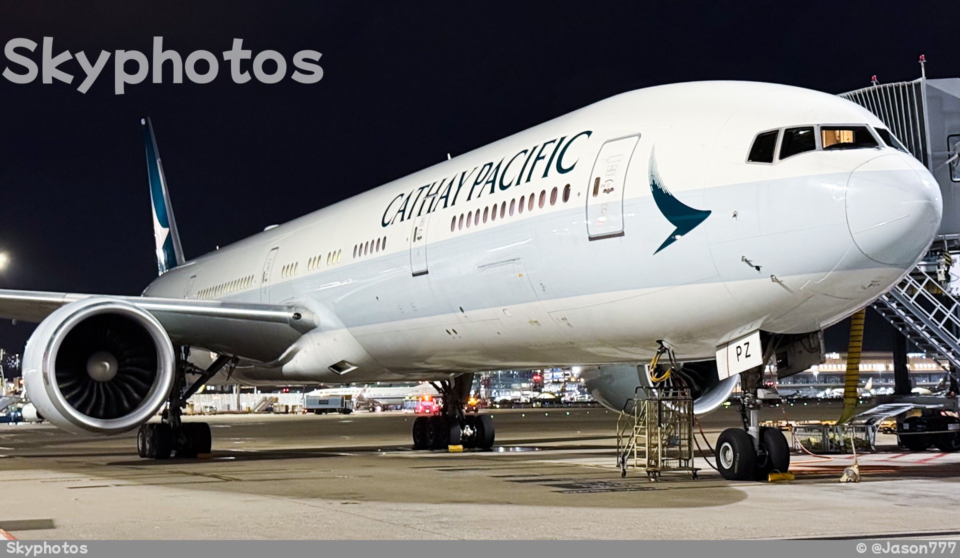 国泰航空 B777-367(ER)