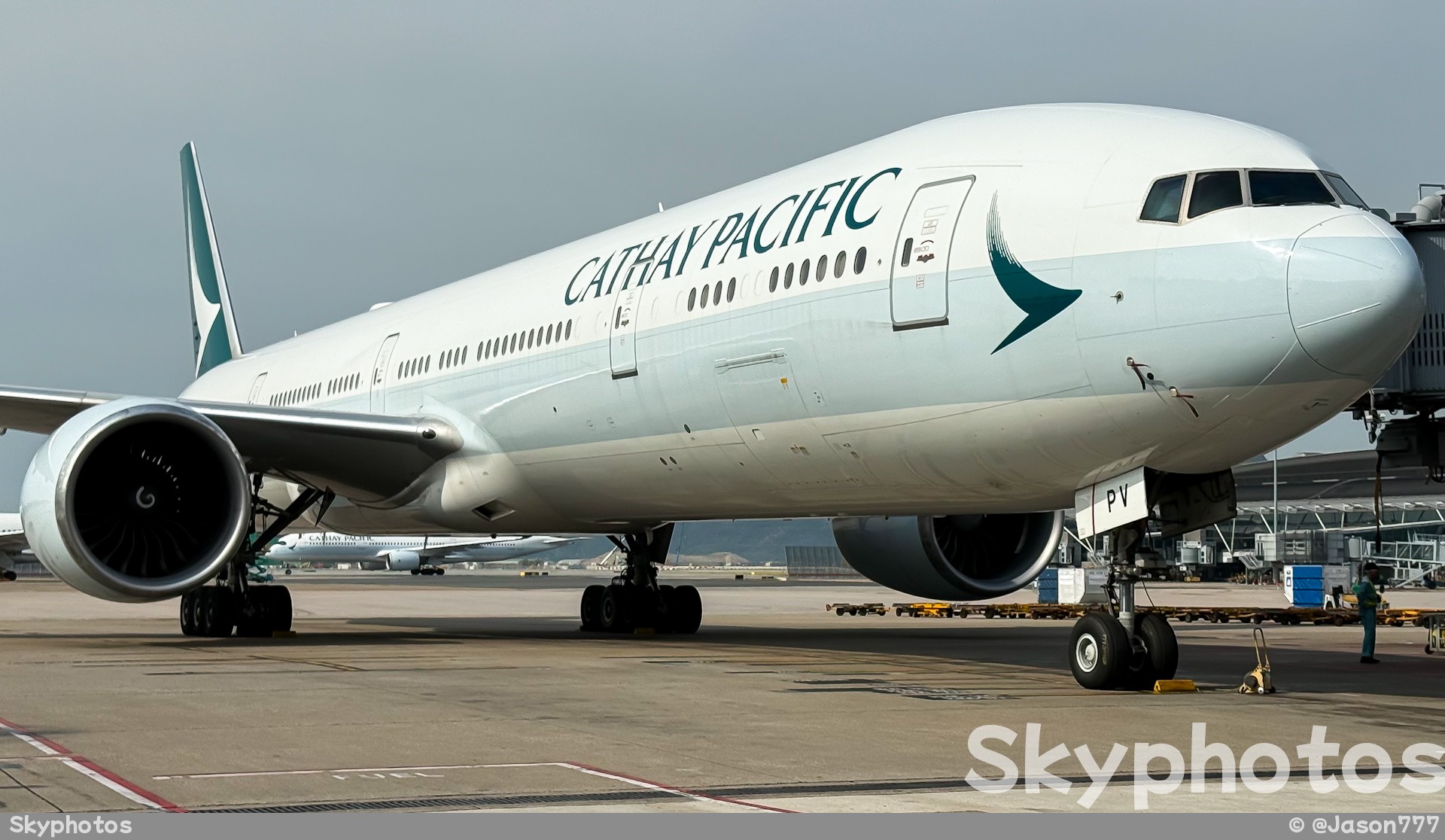 国泰航空 B777-367(ER)