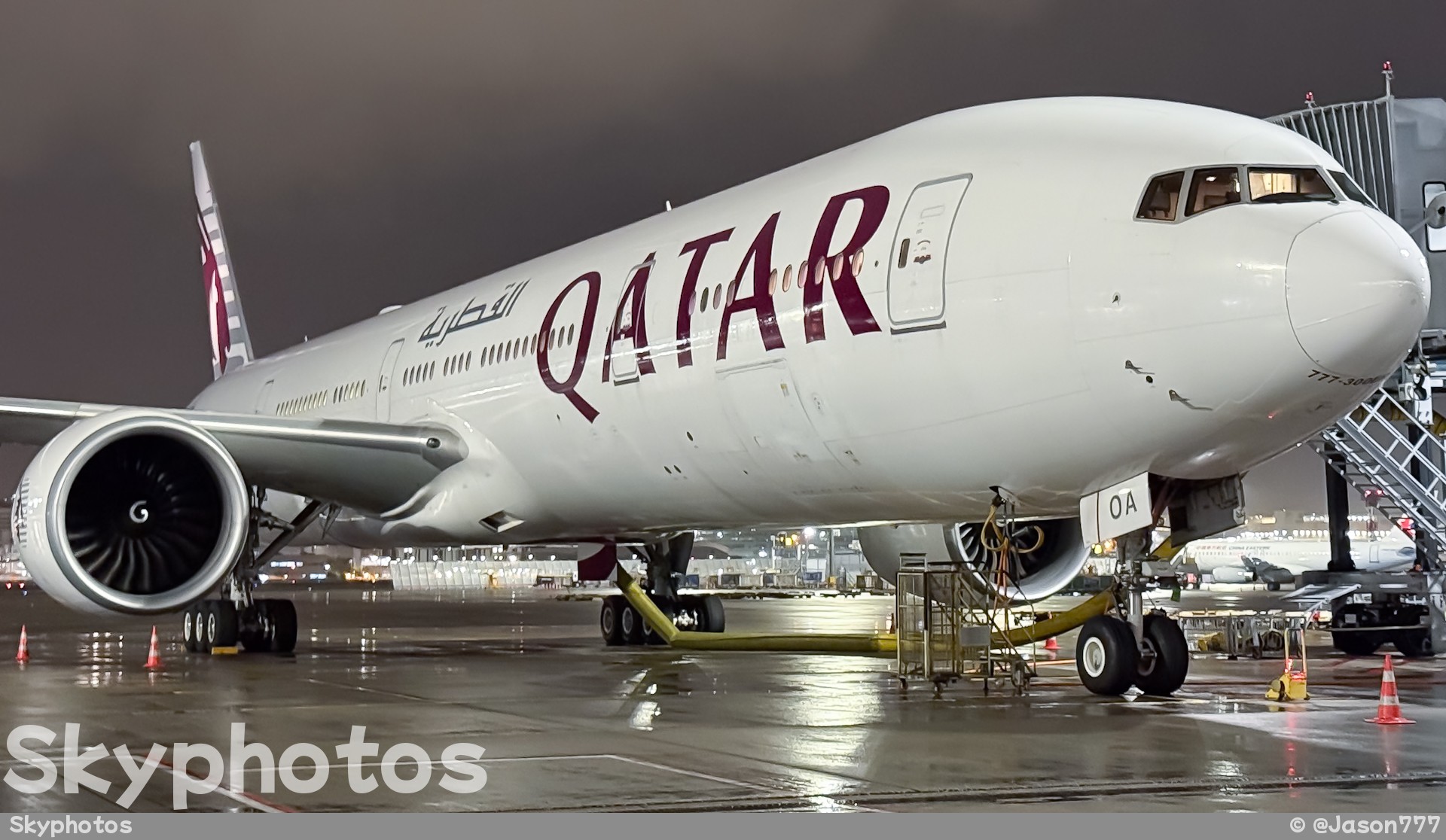 卡塔尔航空 B777-367(ER)