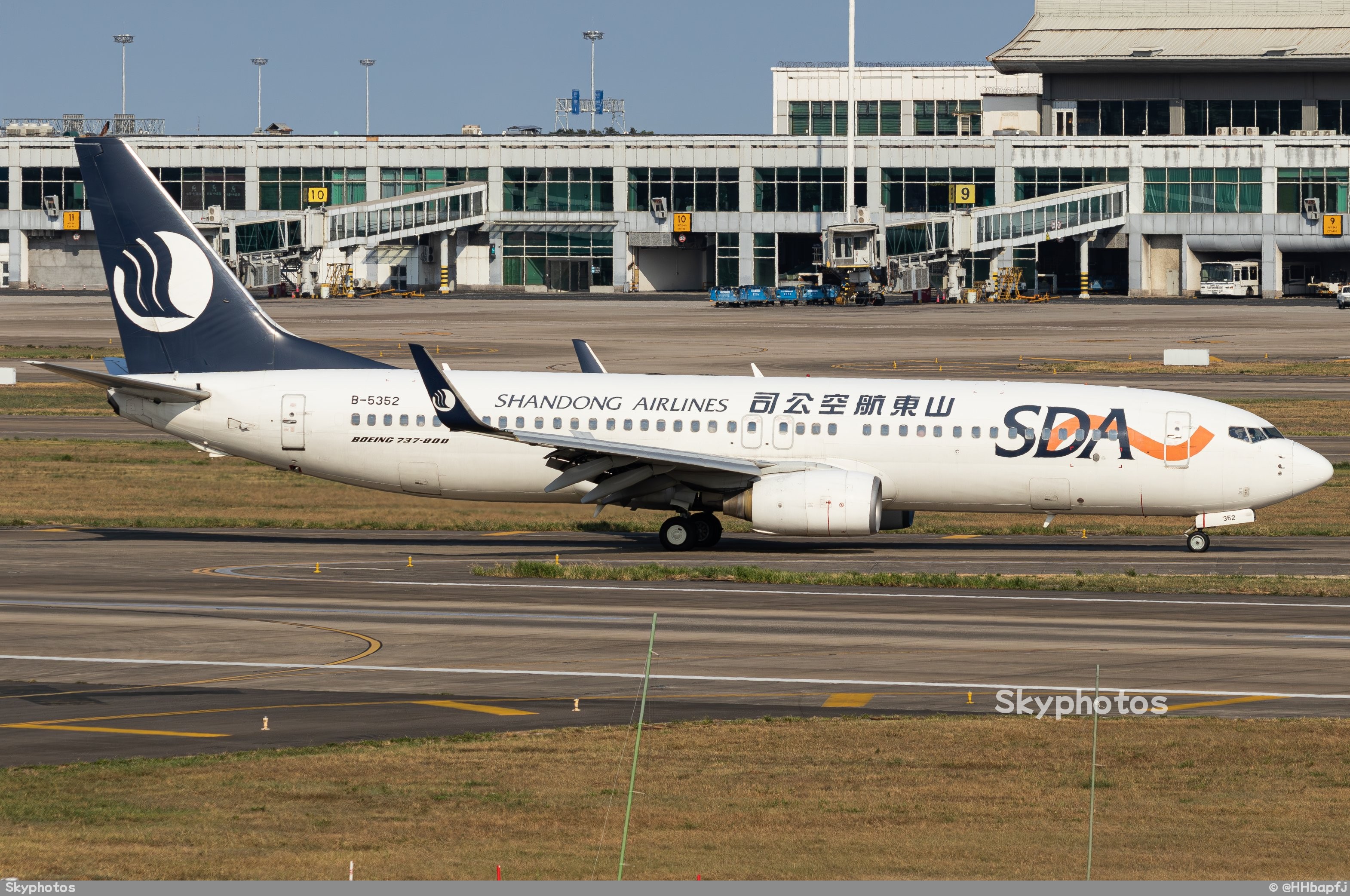 山东航空 B737-85N(WL)