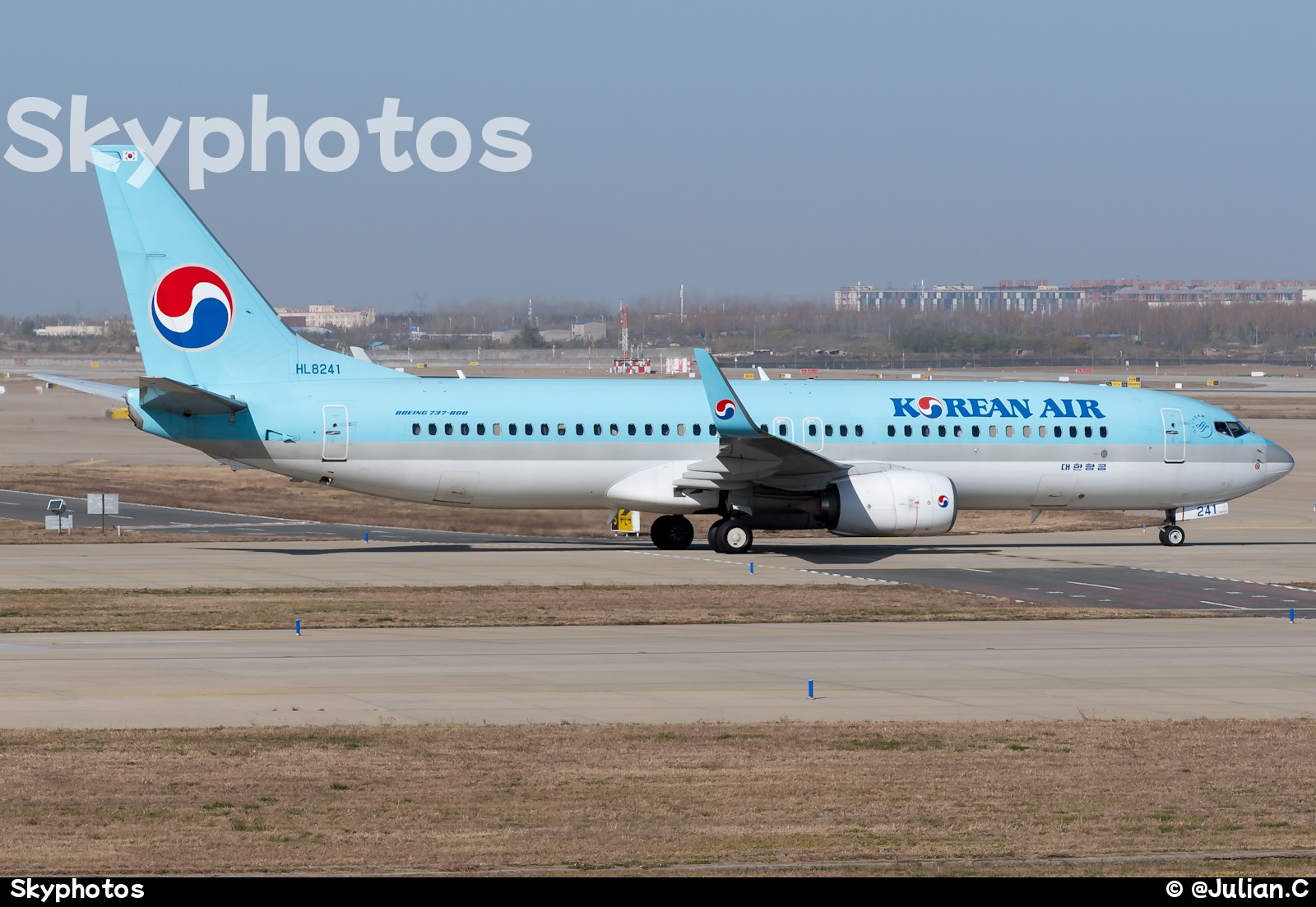 Korean Air Boeing 737-8BK（WL）