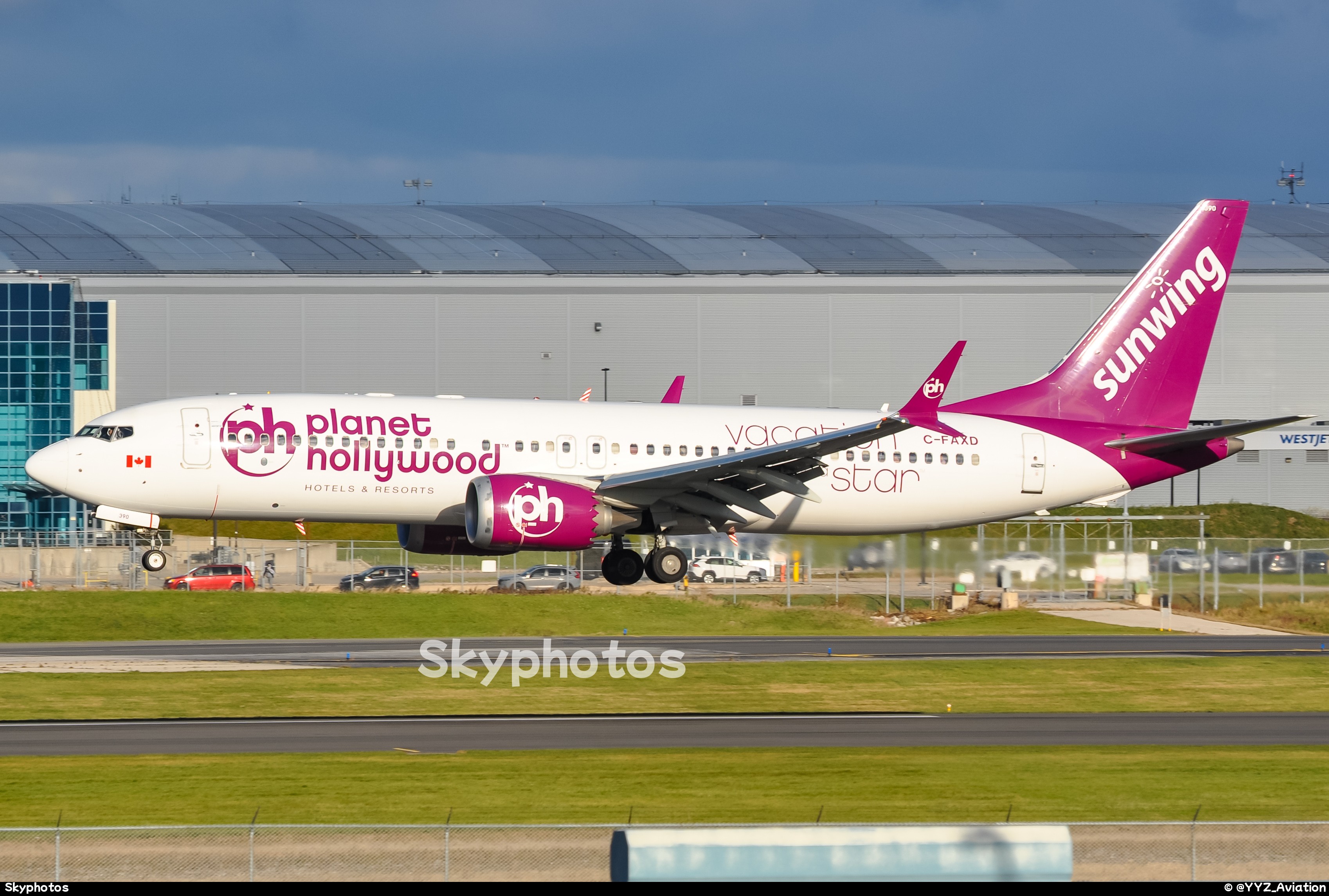 Sunwing Boeing 737-8 MAX